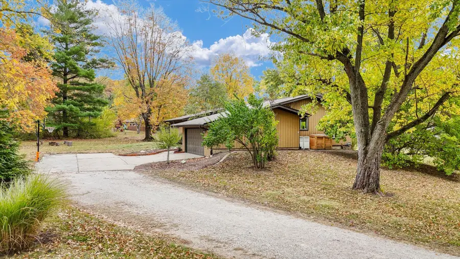 1010 Parkview Drive, Mahomet, IL 61853 - Image #3