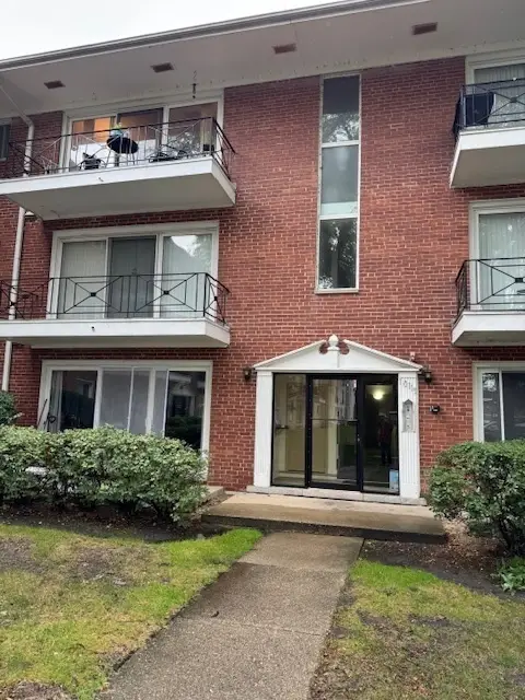 10115 Old Orchard Court #302, Skokie, IL 60076 - Image #1