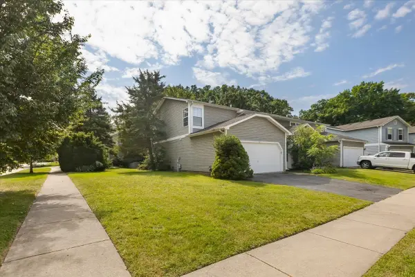 3 Dorchester Court, Streamwood, IL 60107