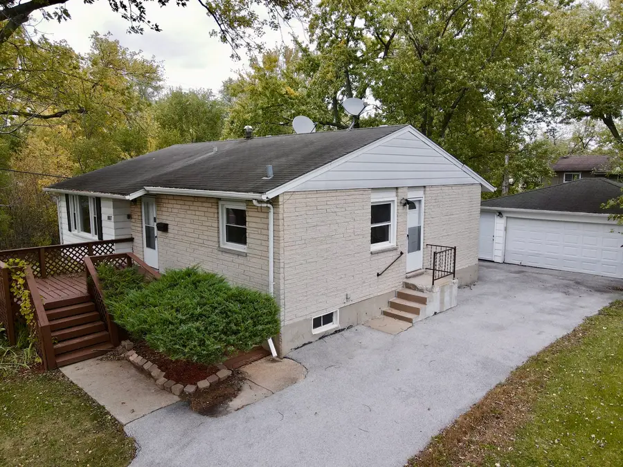 807 Blackhawk Drive, University Park, IL 60484 - Image #3