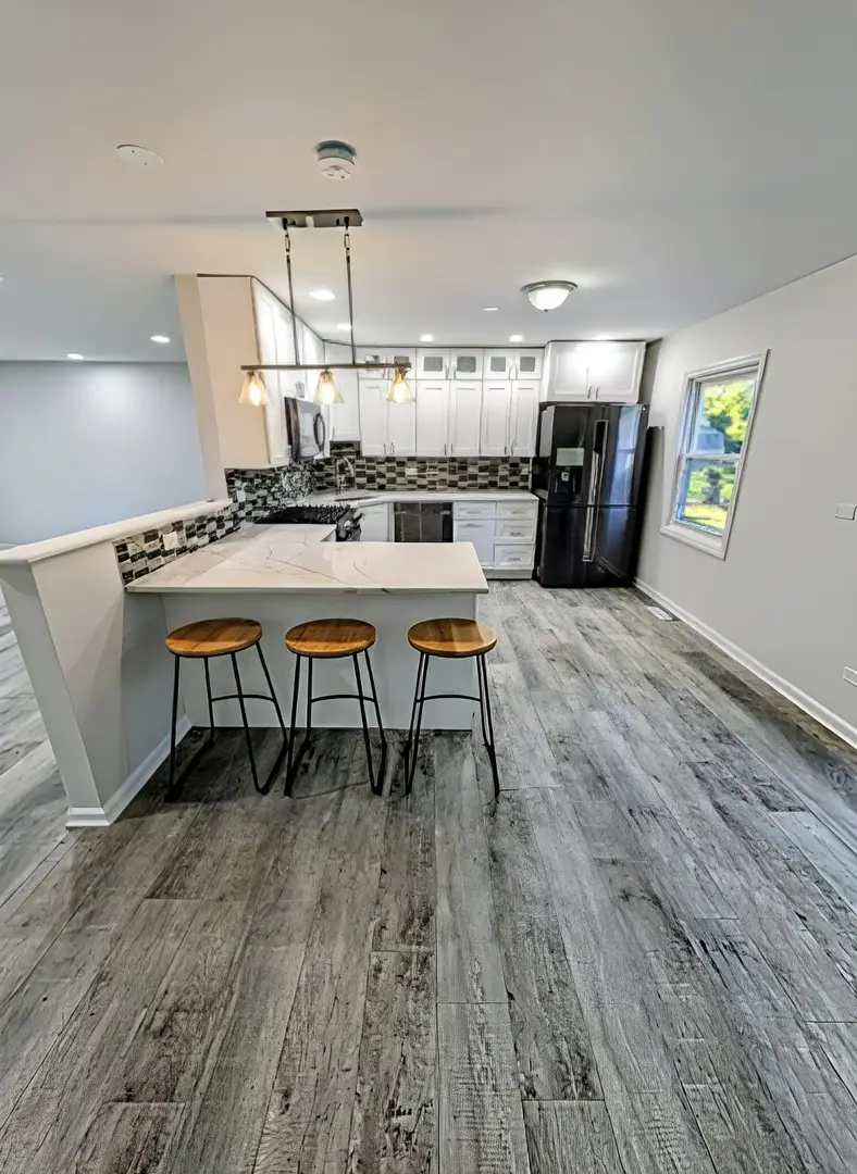 1005 Valley Stream Drive, Wheeling, IL 60090 - Image #3