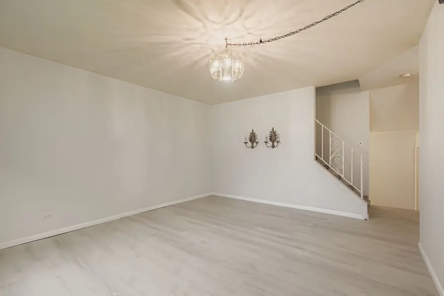 9413 Meadow Lane, Des Plaines, IL 60016 - Image #2