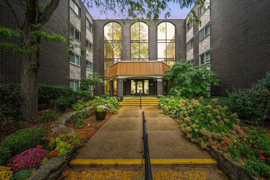 9529 Bronx Place #314, Skokie, IL 60077 - Image #2