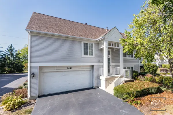 2440 Daybreak Court, Elgin, IL 60123