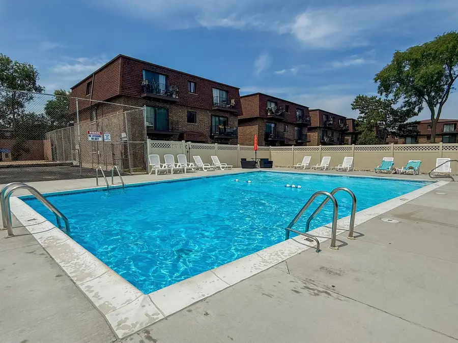 9724 Bianco Terrace #A, Des Plaines, IL 60016 - Image #2