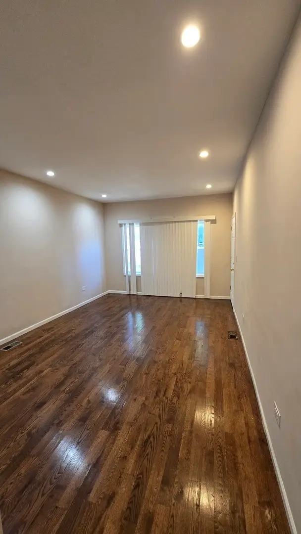 8551 S Manistee Avenue, Chicago, IL 60617 - Image #2