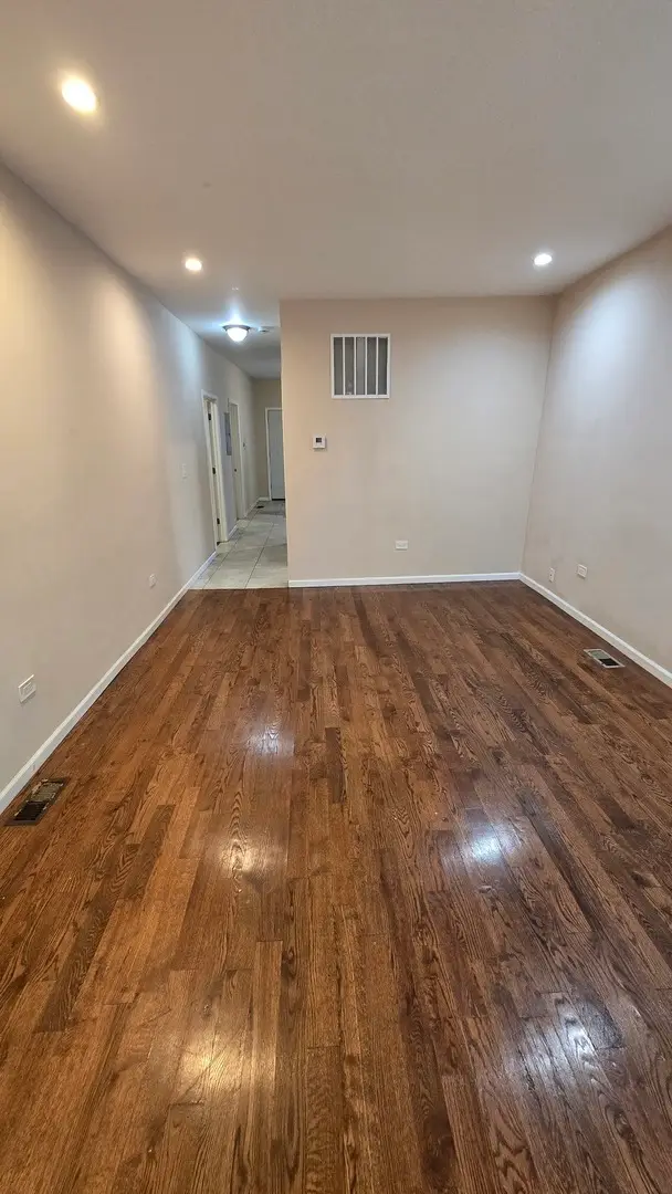 8551 S Manistee Avenue, Chicago, IL 60617 - Image #3