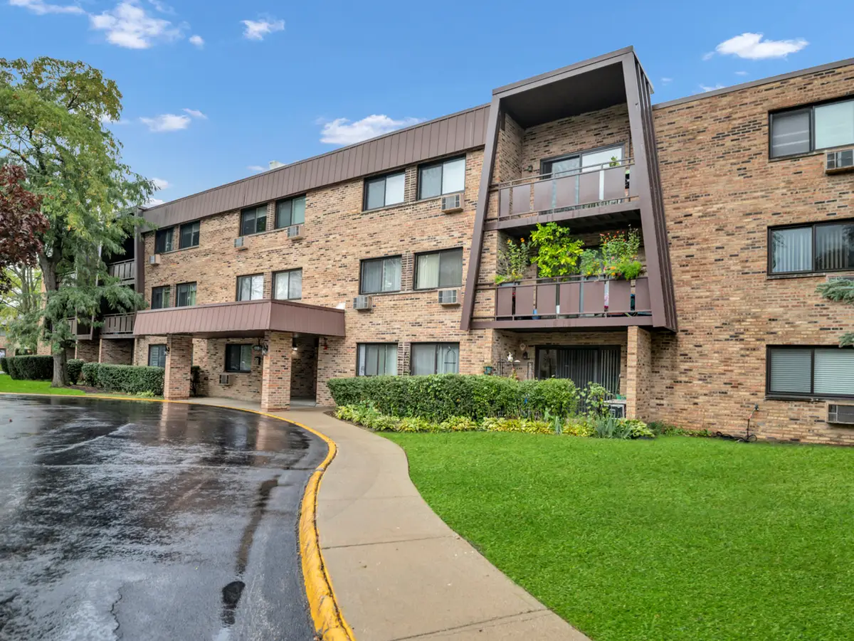 2604 N Windsor Drive #206, Arlington Heights, IL 60004 - Image #1