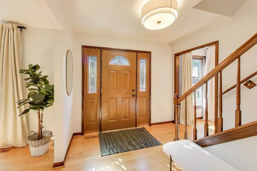 812 W Whiting Lane, Arlington Heights, IL 60004 - Image #2