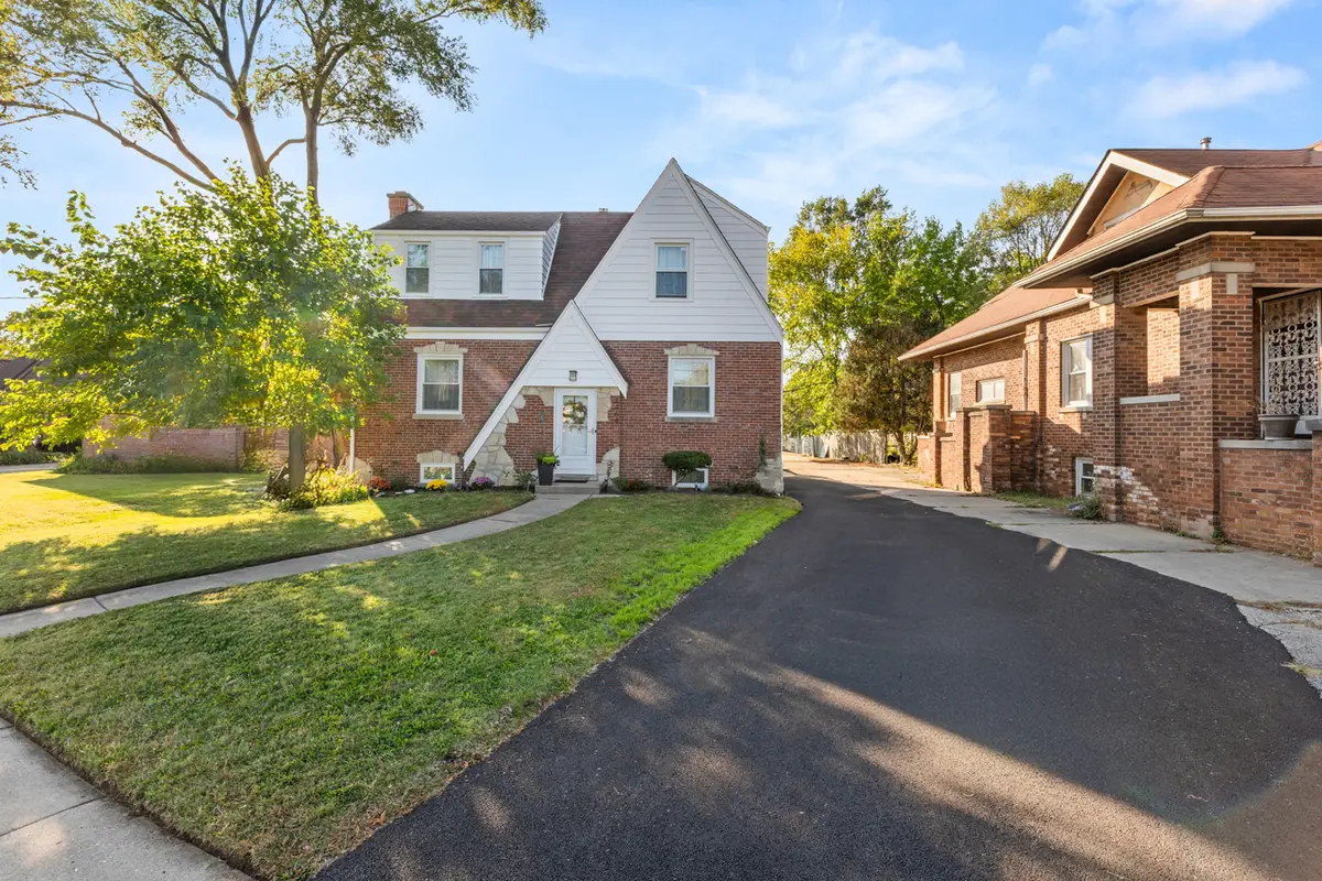 8464 Gross Point Road, Skokie, IL 60077 - Image #1