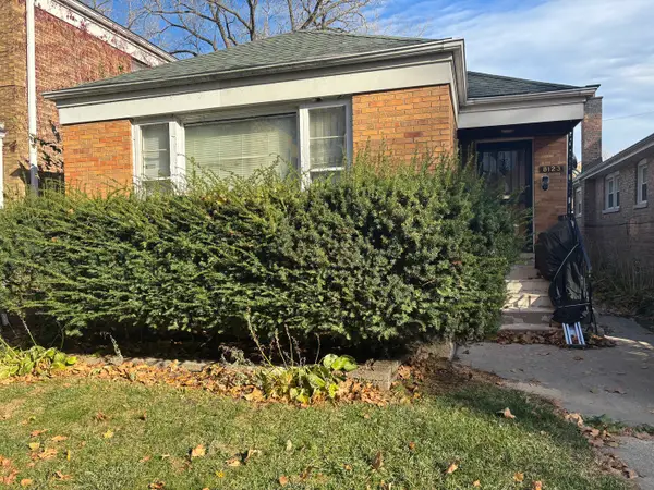 8123 S Kingston Avenue, Chicago, IL 60617