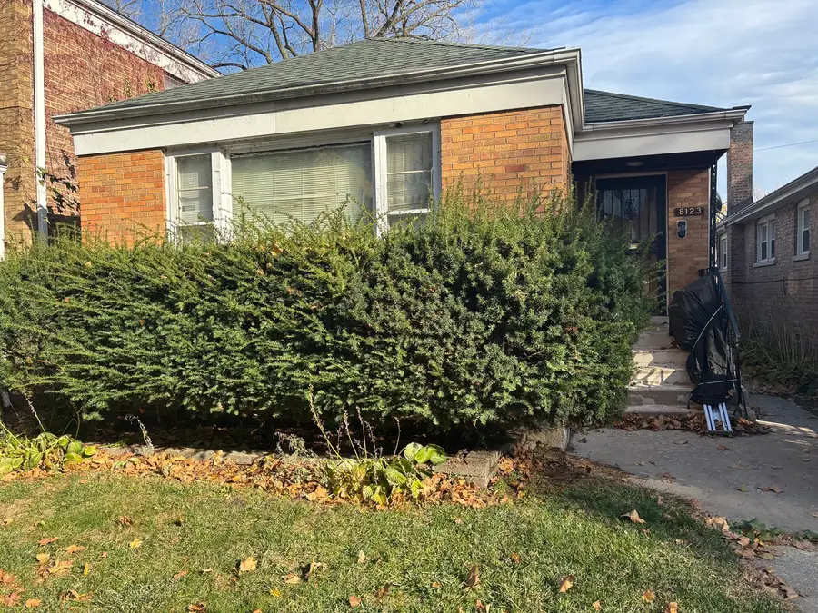8123 S Kingston Avenue, Chicago, IL 60617 - Image #2