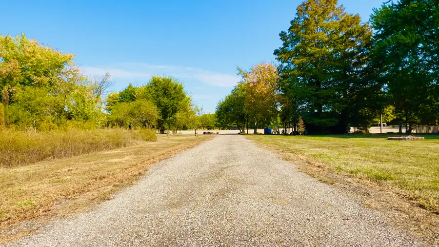 8533 N 1900 East Road, Bloomington, IL 61705 - Image #2