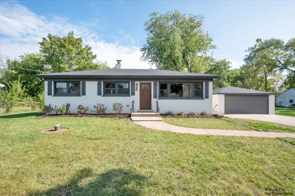 3401 N Ellen Drive, Arlington Heights, IL 60004