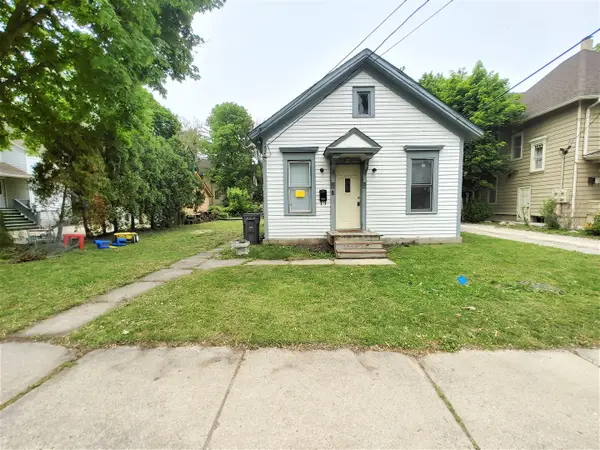 8 Walker Place, Elgin, IL 60120