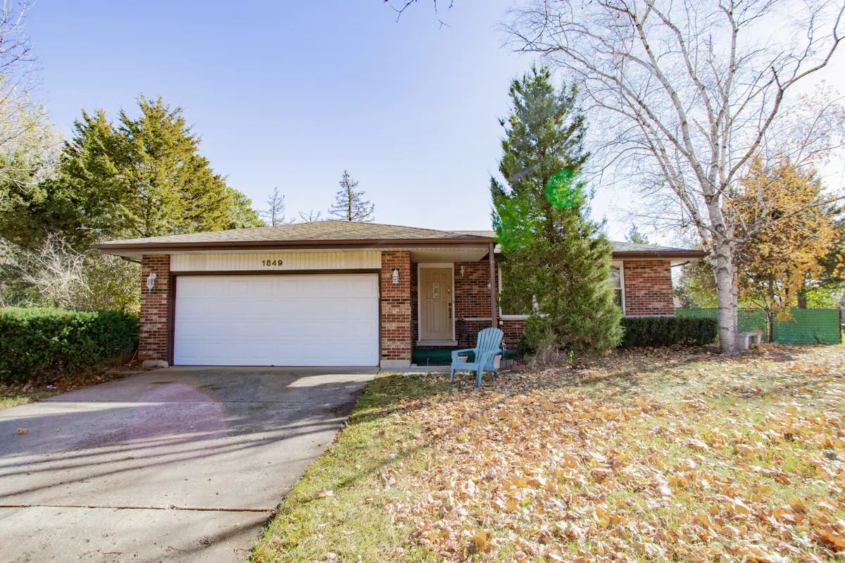 1849 W Spring Ridge Drive, Arlington Heights, IL 60004 - Image #1