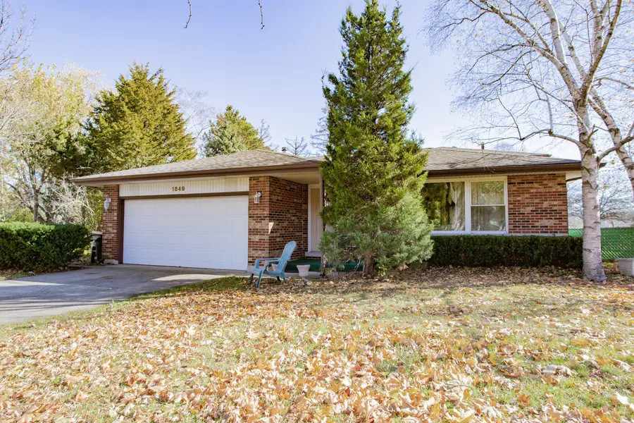 1849 W Spring Ridge Drive, Arlington Heights, IL 60004 - Image #2