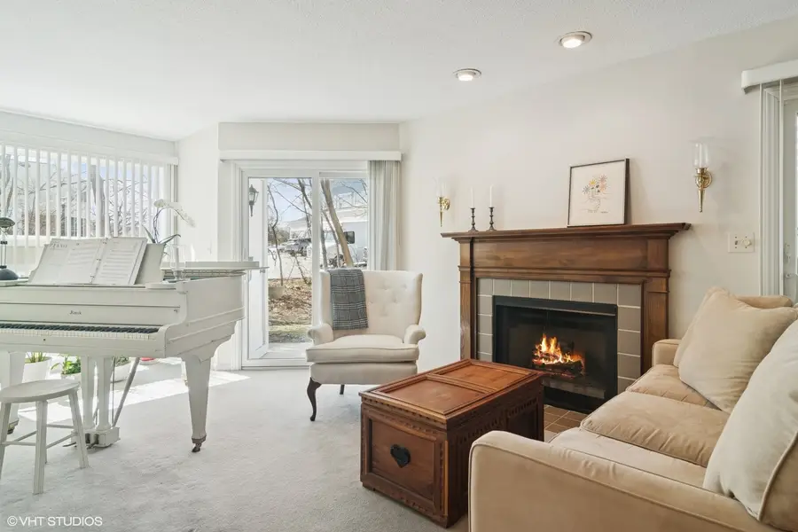 1027 Courtland Drive #1027, Buffalo Grove, IL 60089 - Image #2