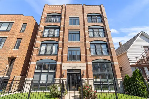2444 W Diversey Avenue #1W, Chicago, IL 60647