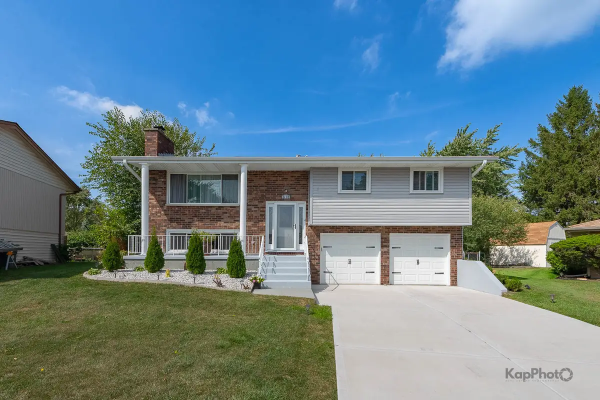 818 Brentwood Court, Schaumburg, IL 60193 - Image #1
