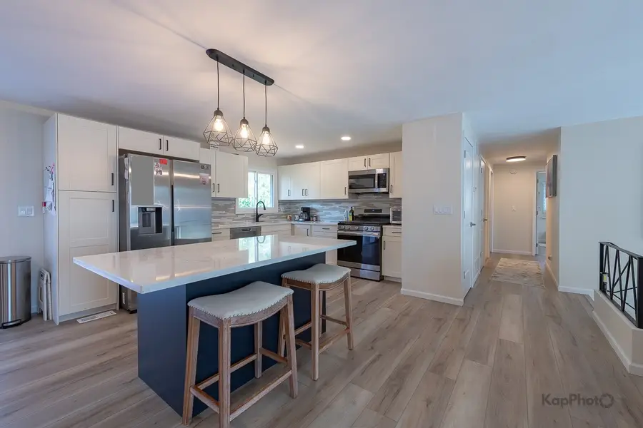 818 Brentwood Court, Schaumburg, IL 60193 - Image #3