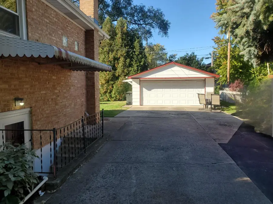 10912 Princess Avenue, Chicago Ridge, IL 60415 - Image #2