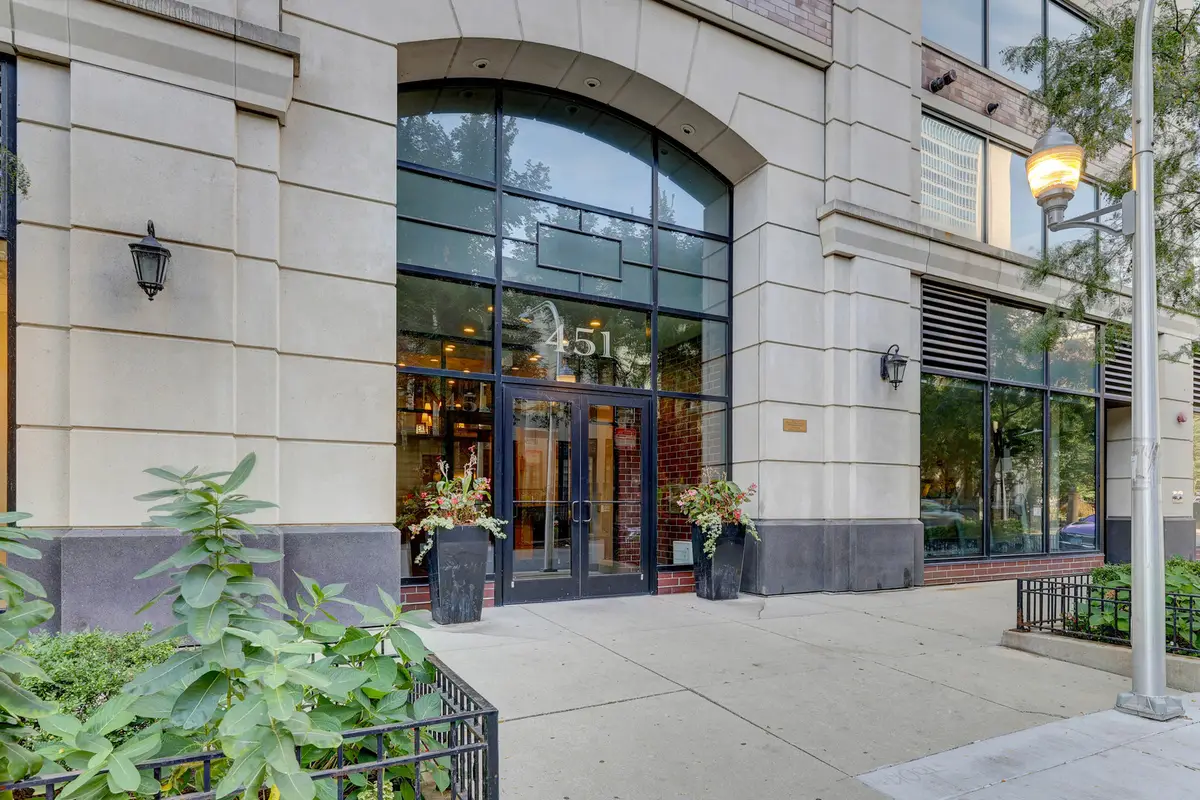 451 W Huron Street #1407, Chicago, IL 60654 - Image #1