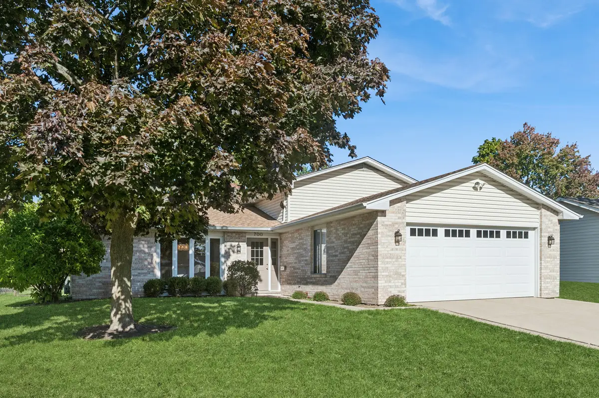 700 Country Lane N, Roselle, IL 60172 - Image #1