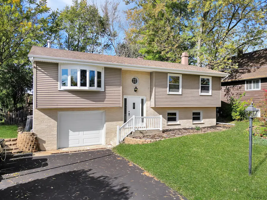 18 Greenview Road, Oakwood Hills, IL 60013 - Image #2