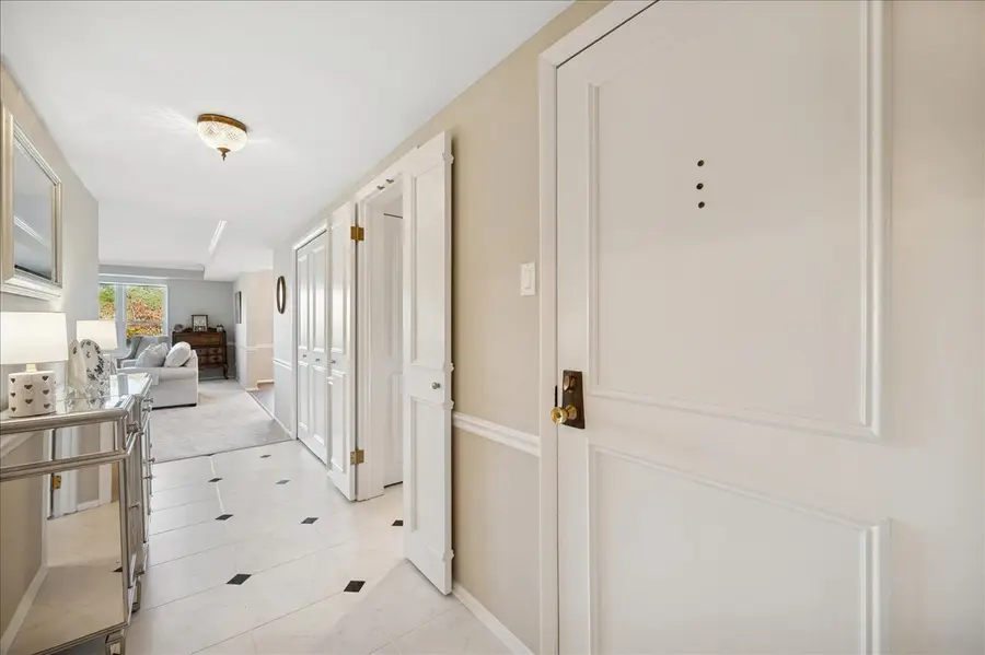 630 Winnetka Mews #402, Winnetka, IL 60093 - Image #2