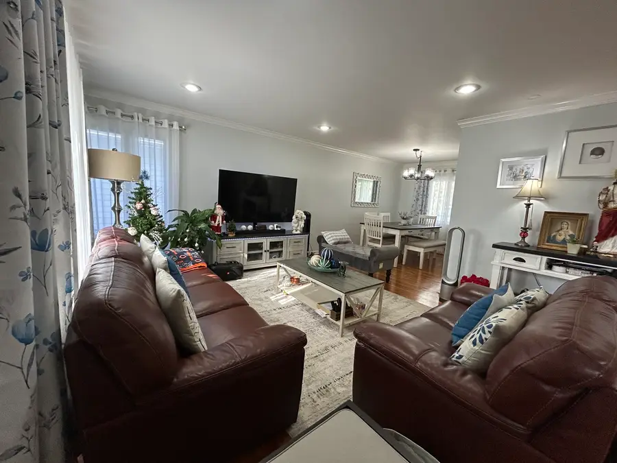 410 E Garwood Avenue, Mount Prospect, IL 60056 - Image #2