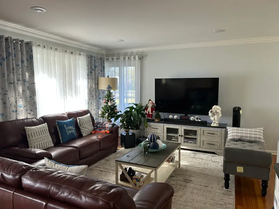 410 E Garwood Avenue, Mount Prospect, IL 60056 - Image #3