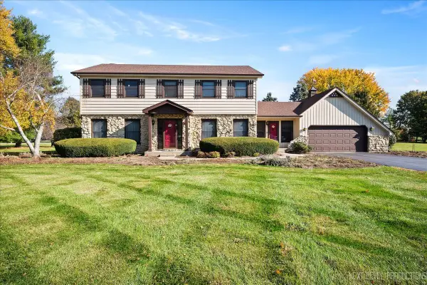39W955 Deer Run Drive, St. Charles, IL 60175