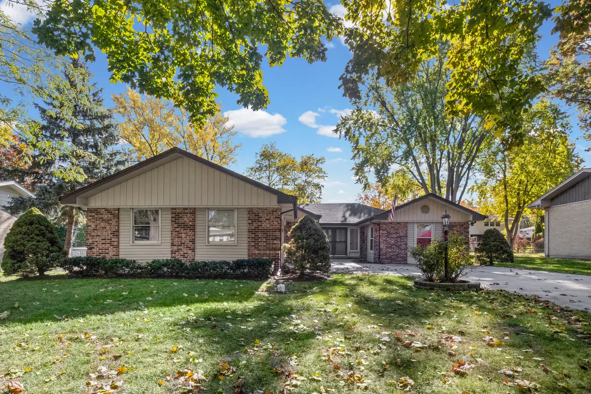715 E Valley Lane, Arlington Heights, IL 60004 - Image #1