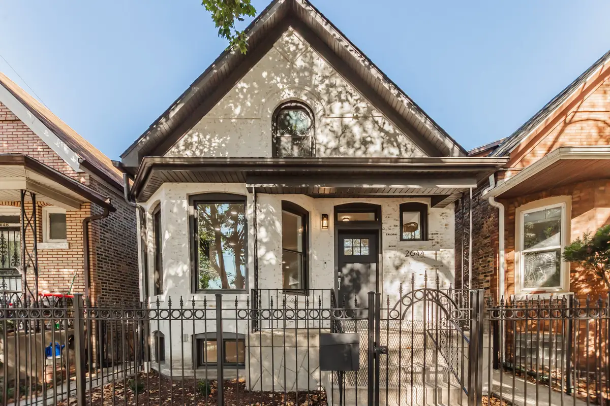 2644 W Wellington Avenue, Chicago, IL 60618 - Image #1