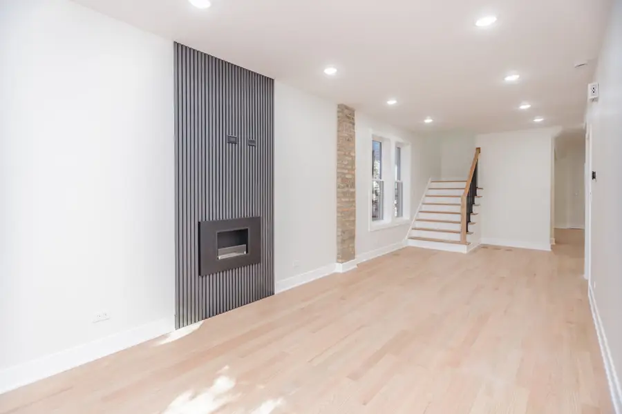 2644 W Wellington Avenue, Chicago, IL 60618 - Image #3