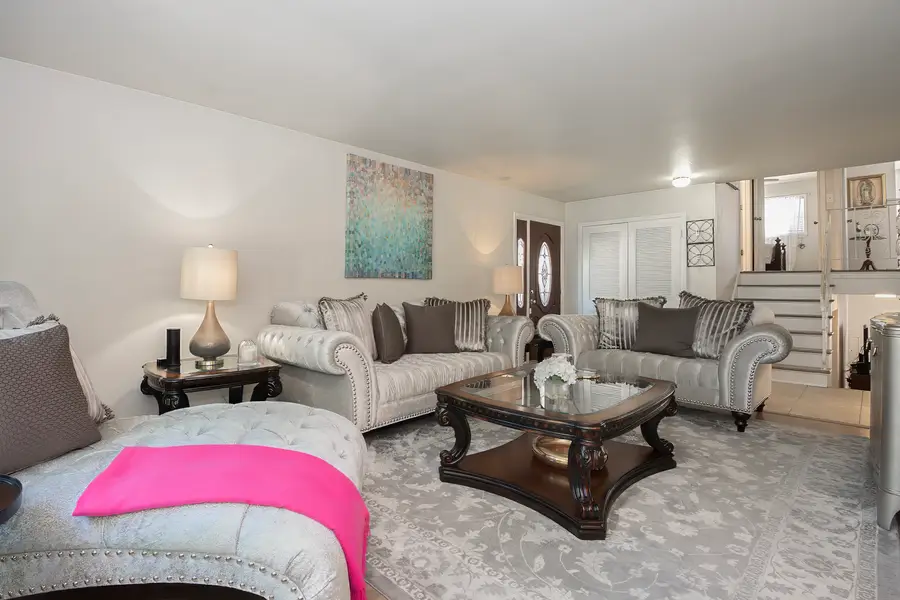 8253 Karlov Avenue, Skokie, IL 60076 - Image #3