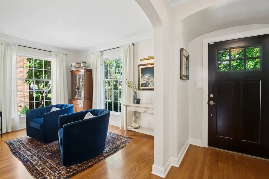 6632 N Sioux Avenue, Chicago, IL 60646 - Image #2