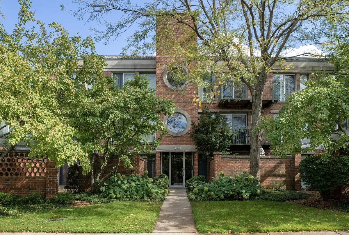 5020 Arbor Lane #203, Northfield, IL 60093 - Image #1