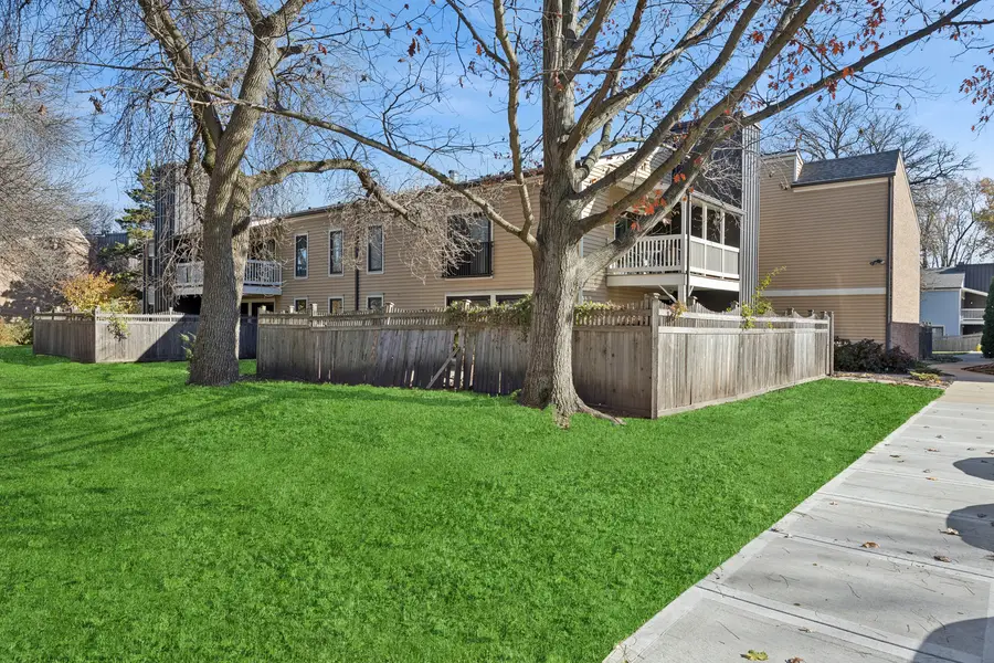 1521 S County Farm Road #1-1, Wheaton, IL 60189 - Image #2