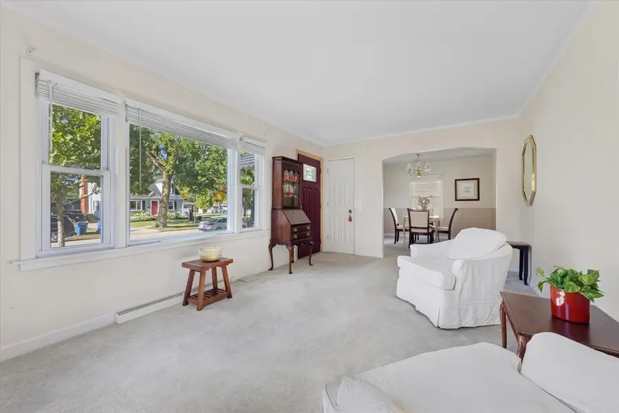 995 S Swain Avenue, Elmhurst, IL 60126 - Image #2