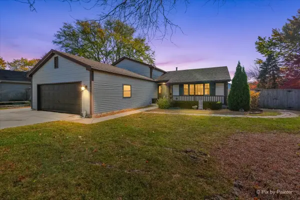 1035 Shadowood Lane, Crystal Lake, IL 60014