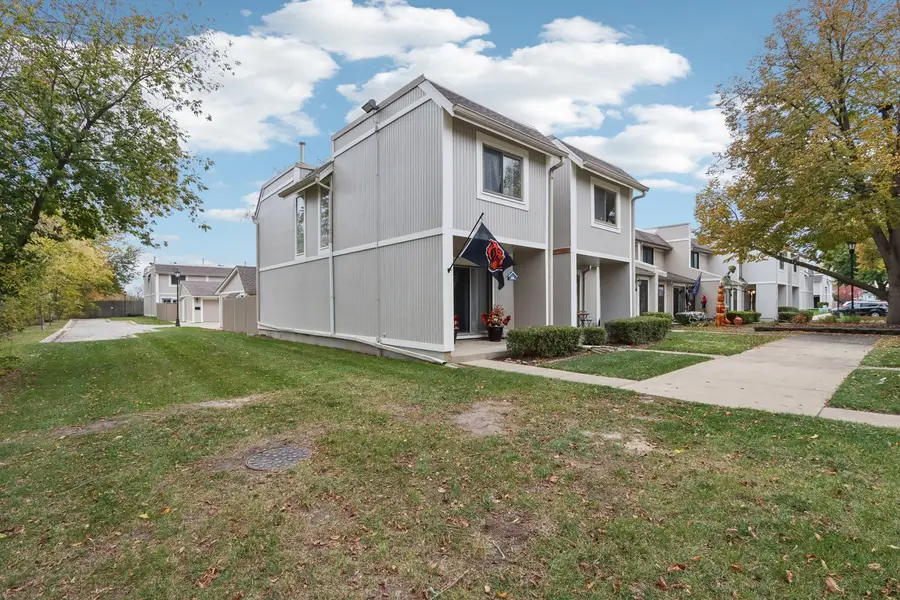 634 Robin Court, Grayslake, IL 60030 - Image #2