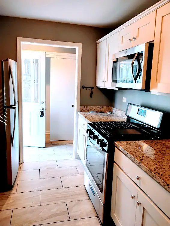 371 S Edison Avenue, Elgin, IL 60123 - Image #3