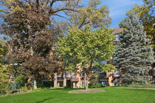 441 N Park Boulevard #2J, Glen Ellyn, IL 60137