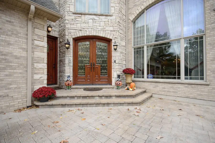 11226 Hiawatha Lane, Indian Head Park, IL 60525 - Image #3