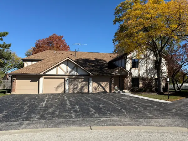 924 Surrey Drive #1A, Schaumburg, IL 60193