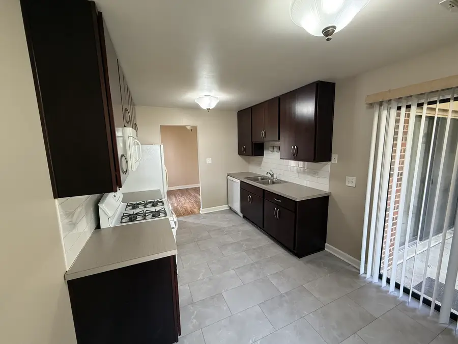 924 Surrey Drive #1A, Schaumburg, IL 60193 - Image #3