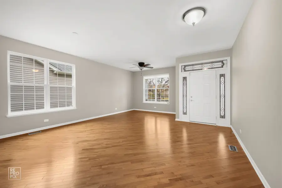 1870 Hampshire Drive, Hoffman Estates, IL 60192 - Image #3