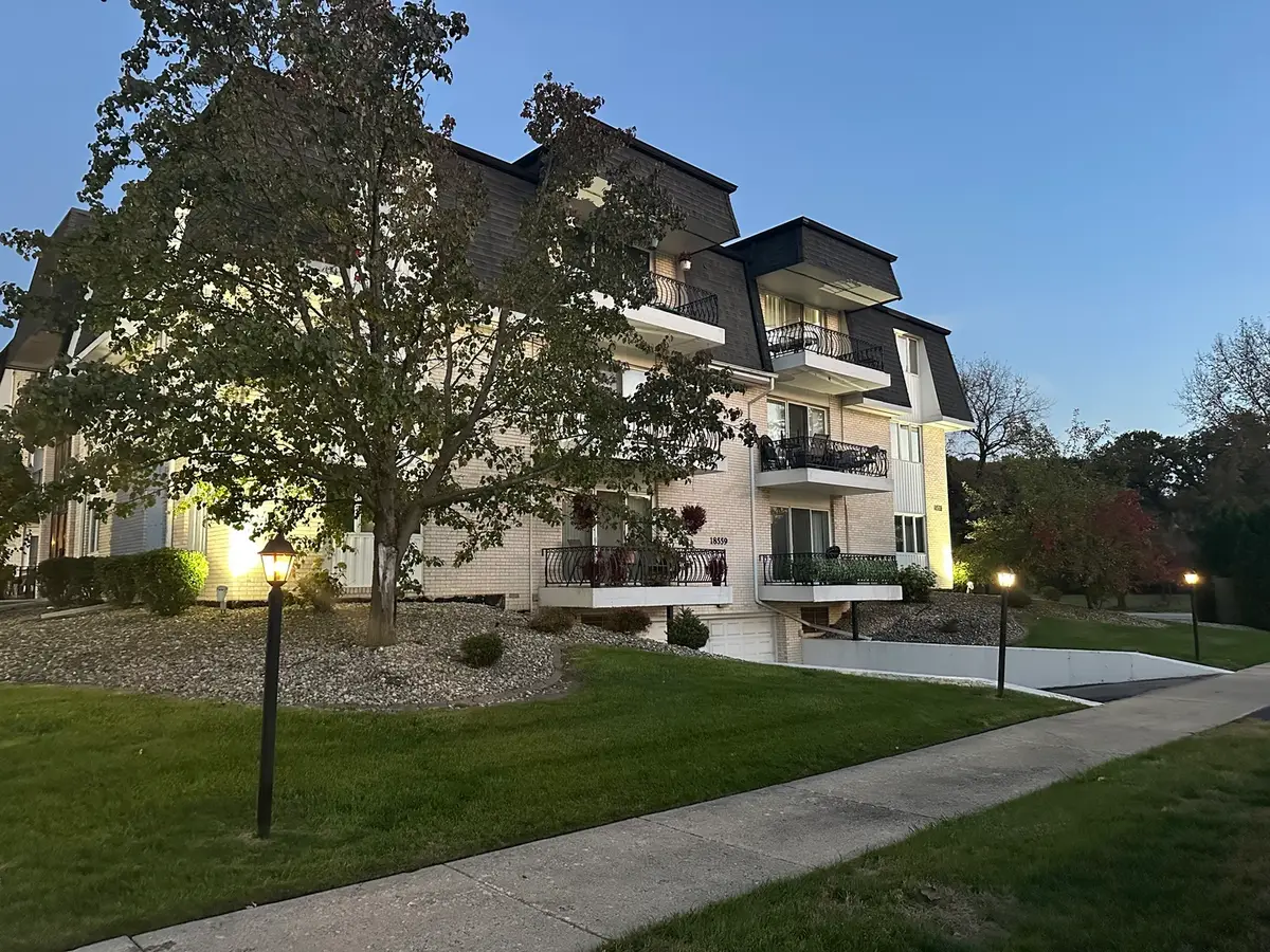 18559 Escanaba Avenue #305, Lansing, IL 60438 - Image #1